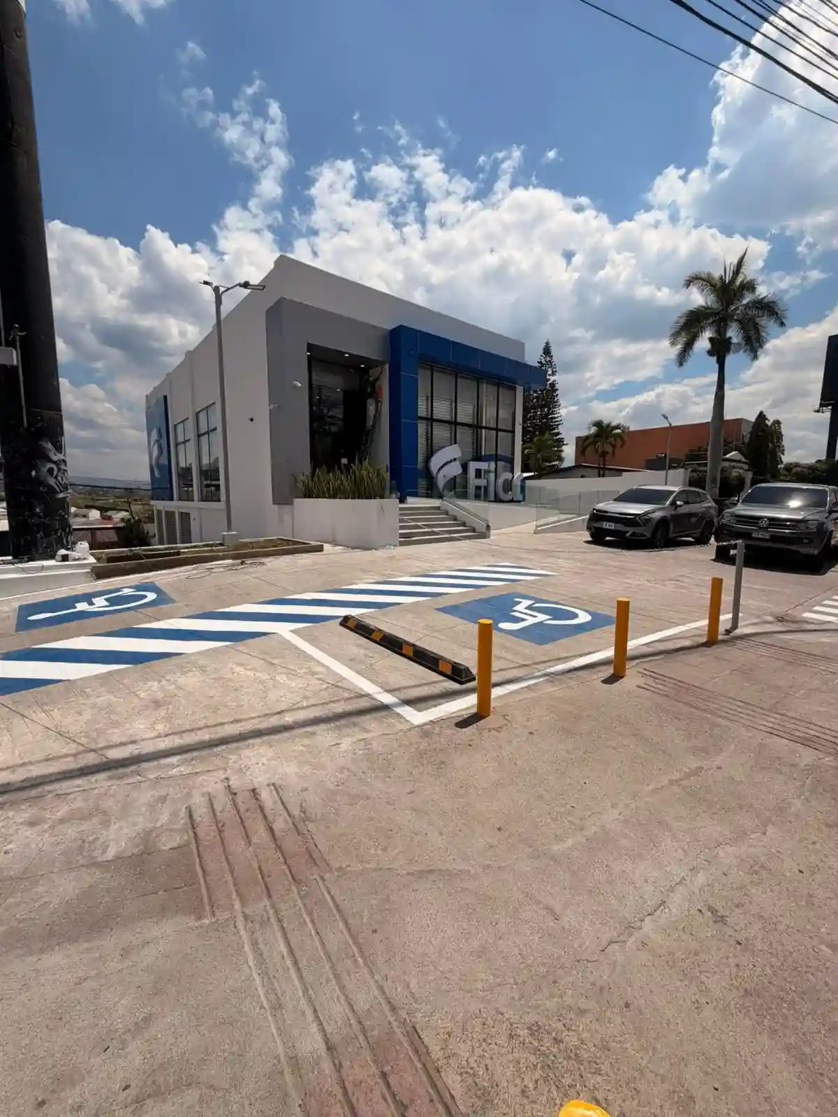 Pintura comercial en Ficohsa Bulevar Suyapa Tegucigalpa