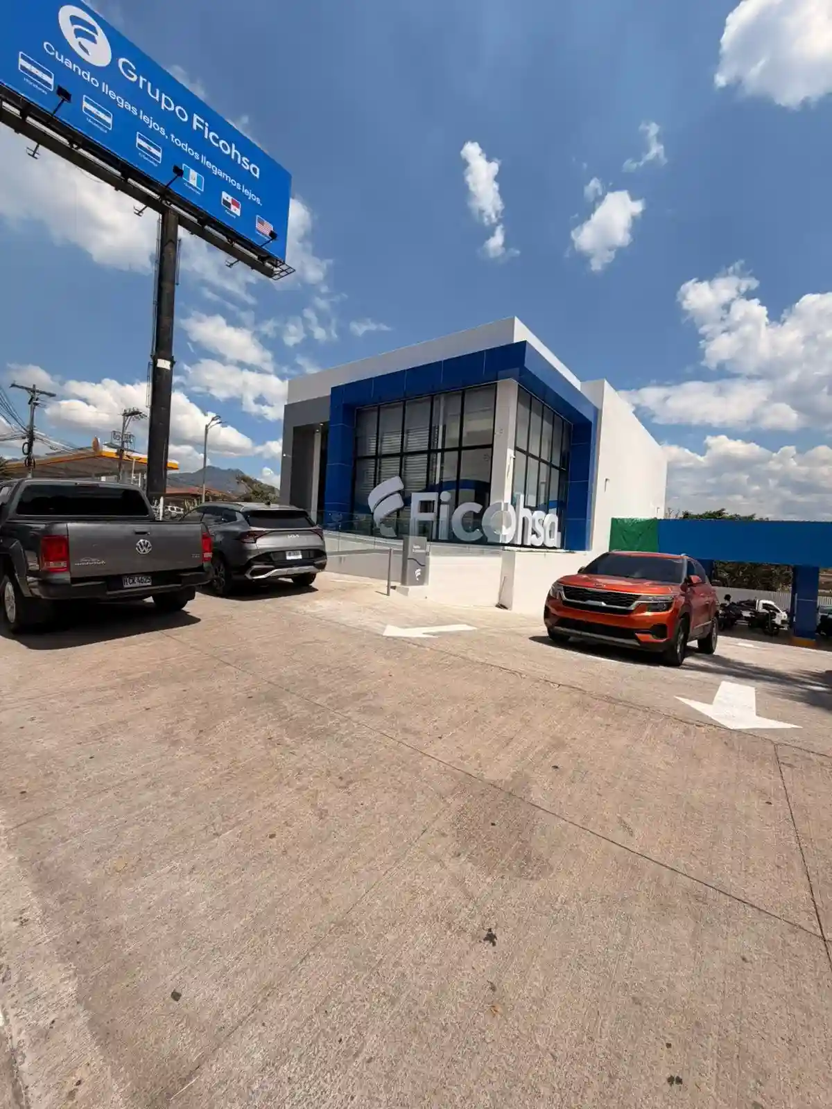 Vista exterior de sucursal Ficohsa Bulevar Suyapa en Tegucigalpa