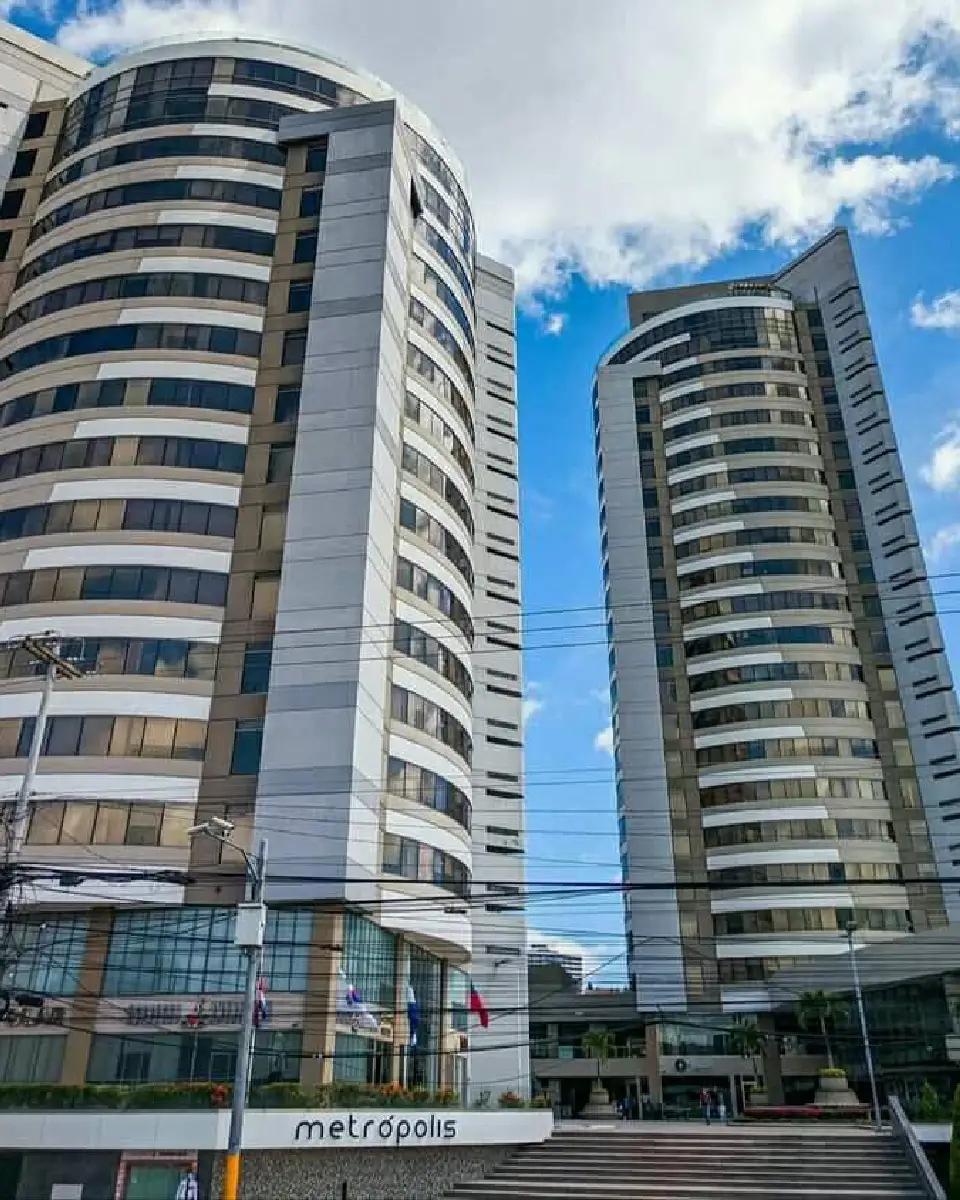 Trabajos de pintura en altura en edificios de Tegucigalpa