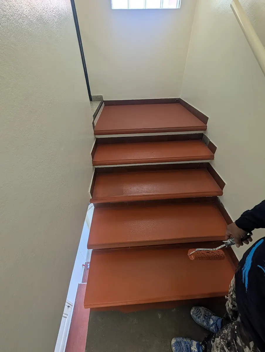 Pintura resistente escaleras edificio Tegucigalpa