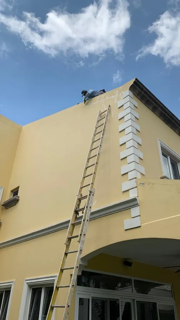 Pintura en altura andamio fachada Honduras